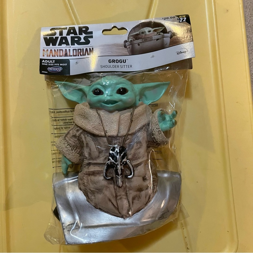 Star Wars Disney Mandalorian Grogu Shoulder Sitter Prop Disneyland